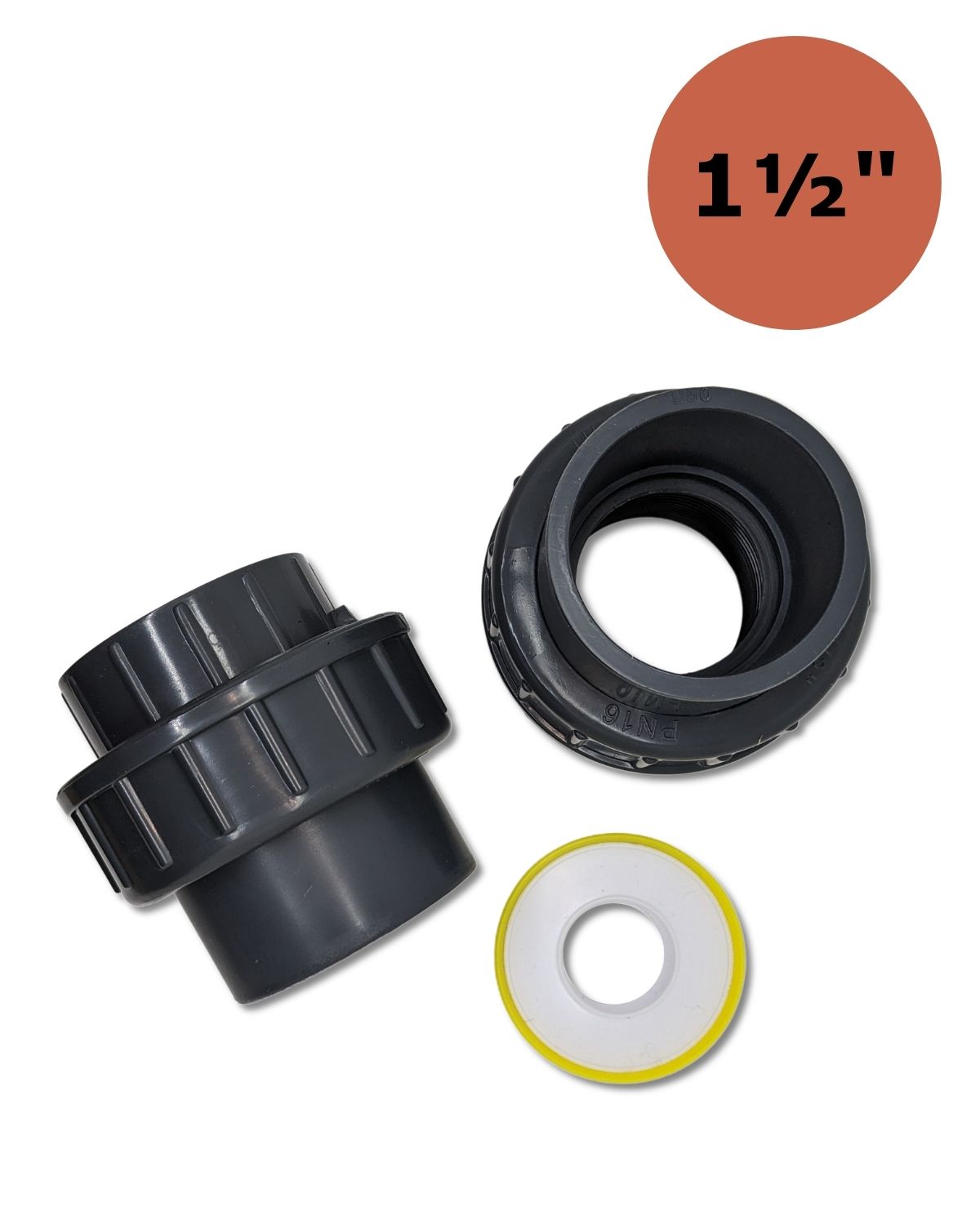Eine Zwei 1 1/2 Zoll d50 Verschraubung aus PVC-U-Element mit Klebemuffe, hergestellt von der UV Concept GmbH.
