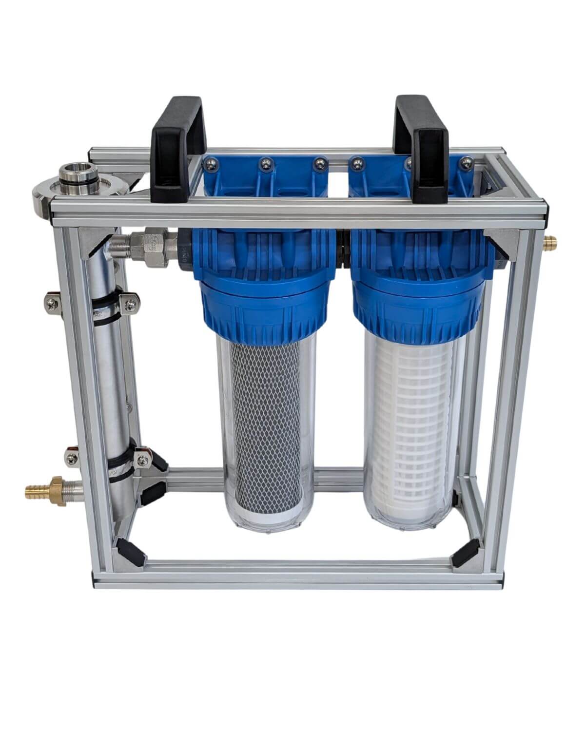 Die PURION Slim Line der PURION GmbH ist ein zweistufiges Wasserfiltrationssystem mit zwei blauen Filtergehäusen in einem Metallrahmen und Ein- und Auslaufstutzen - perfekt für die mobile Wasseraufbereitung und chemiefreie Trinkwasserdesinfektion.