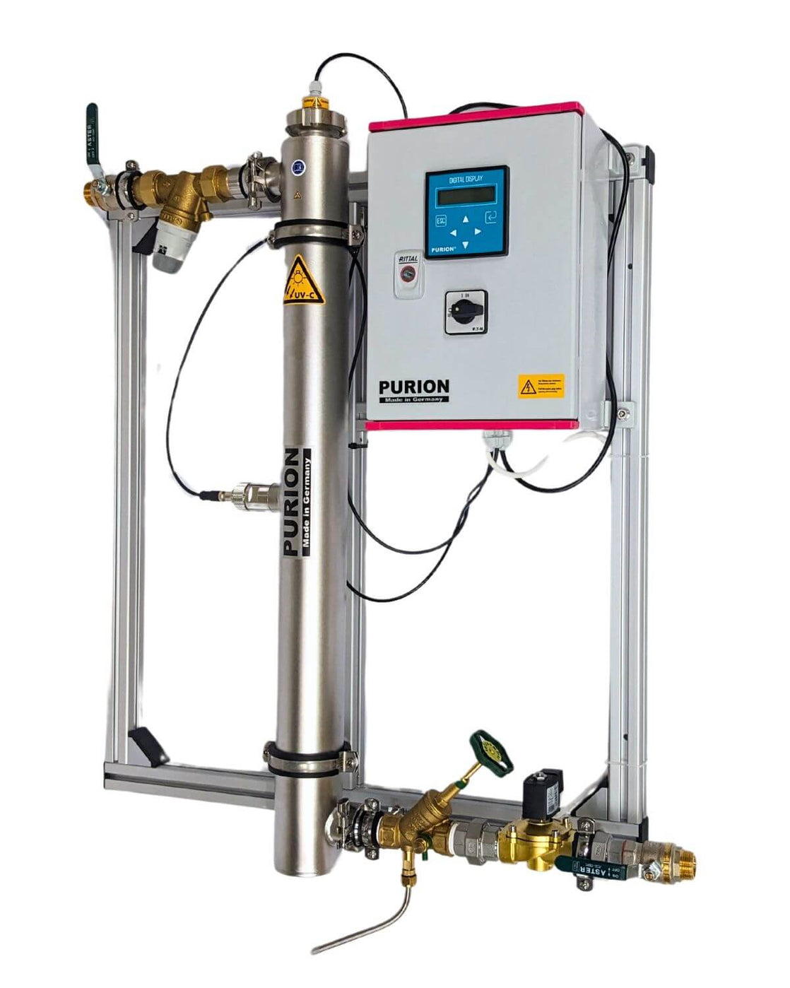 Industrielles Wasseraufbereitungssystem mit Filtern, Rohren und digitalem Bedienfeld auf einem Metallrahmen montiert, mit PURION DVGW Zert. All-in-One-Komponenten der PURION GmbH.