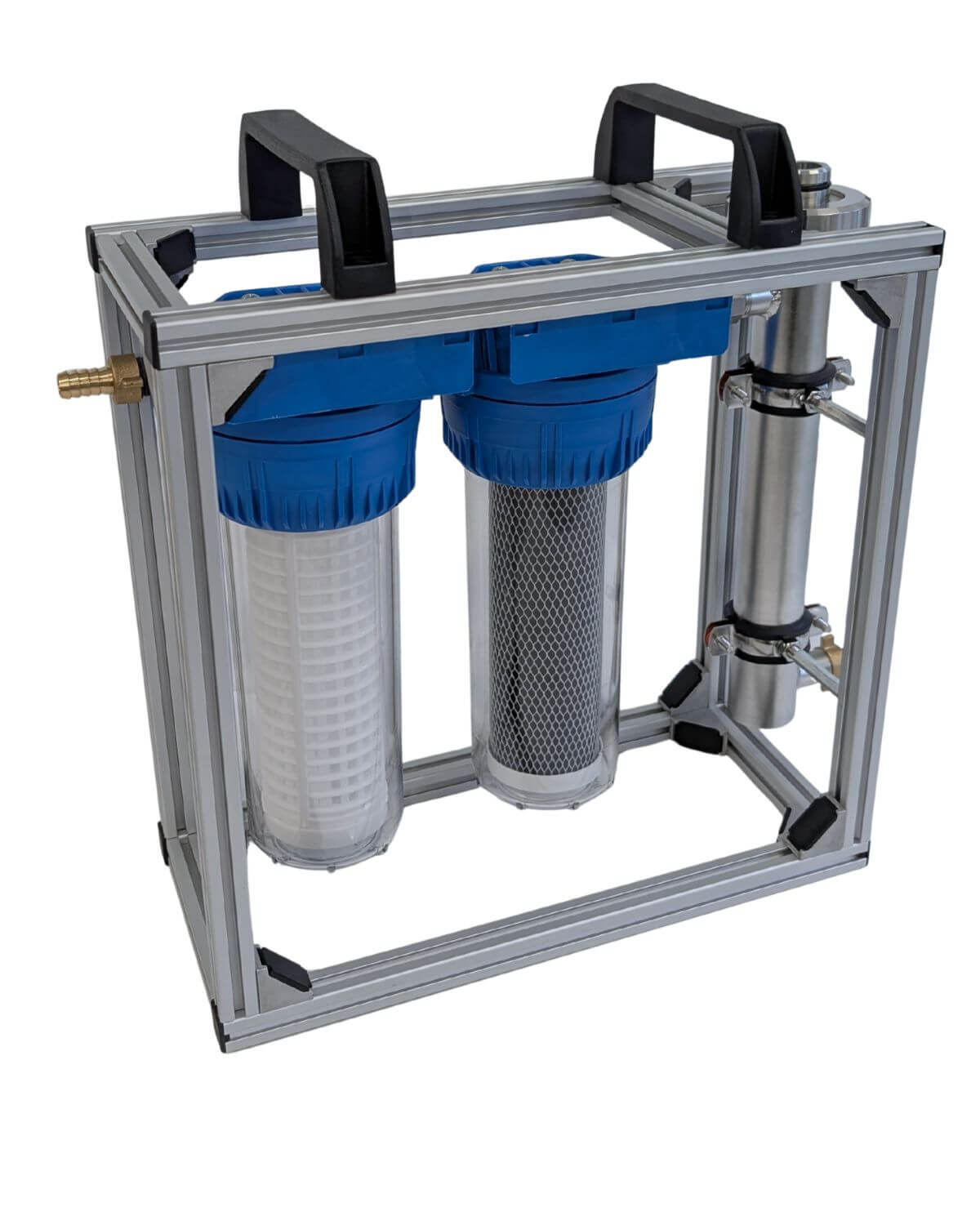 Die PURION GmbH PURION Slim Line ist ein tragbares Wasseraufbereitungssystem mit zwei blauen Filtergehäusen und einem Metallzylinder in einem offenen Metallrahmen - ideal für die chemiefreie Trinkwasserdesinfektion.