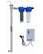 Der PURION 2500 36W Starter der PURION GmbH ist ein Wasserfiltrations- und -reinigungssystem mit zwei blauen Filterpatronen, einer UVC-Einheit aus Edelstahl und einer weißen elektronischen Steuereinheit zur zuverlässigen Trinkwasserdesinfektion.