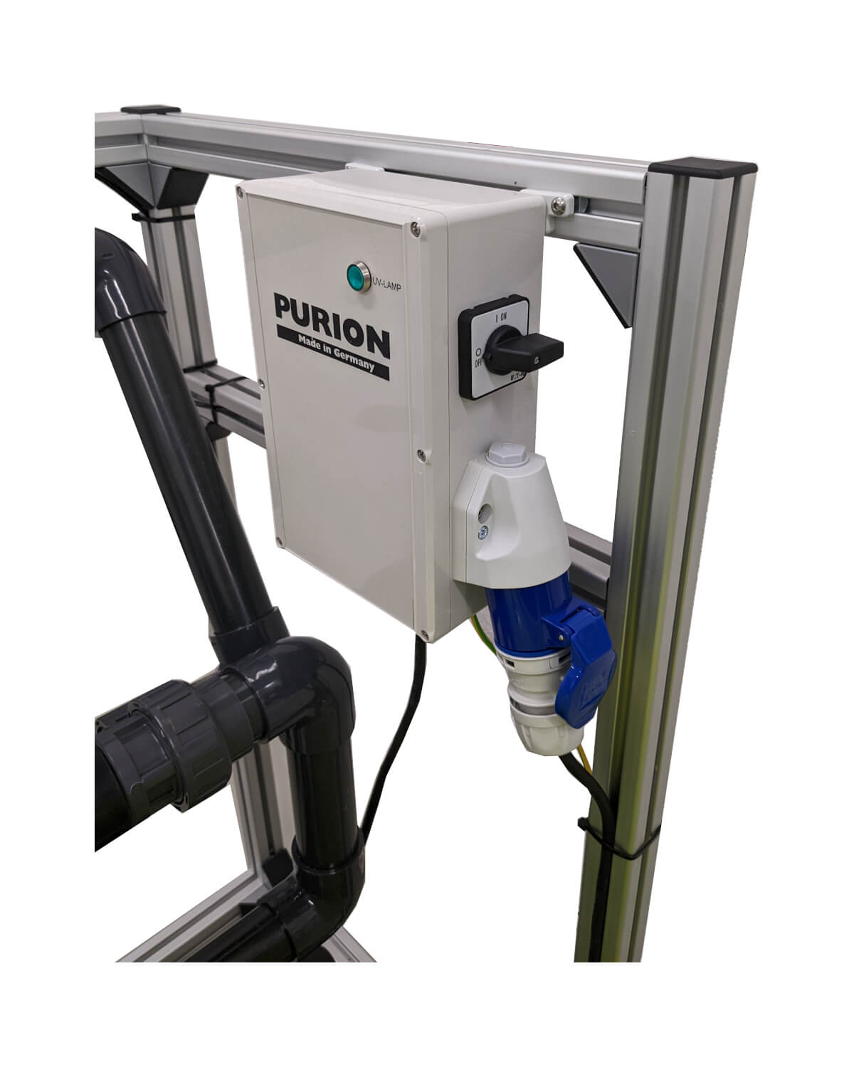 Eine PURION Pool Premium Maschine mit angeschlossenem Schlauch, hergestellt von der UV Concept GmbH.