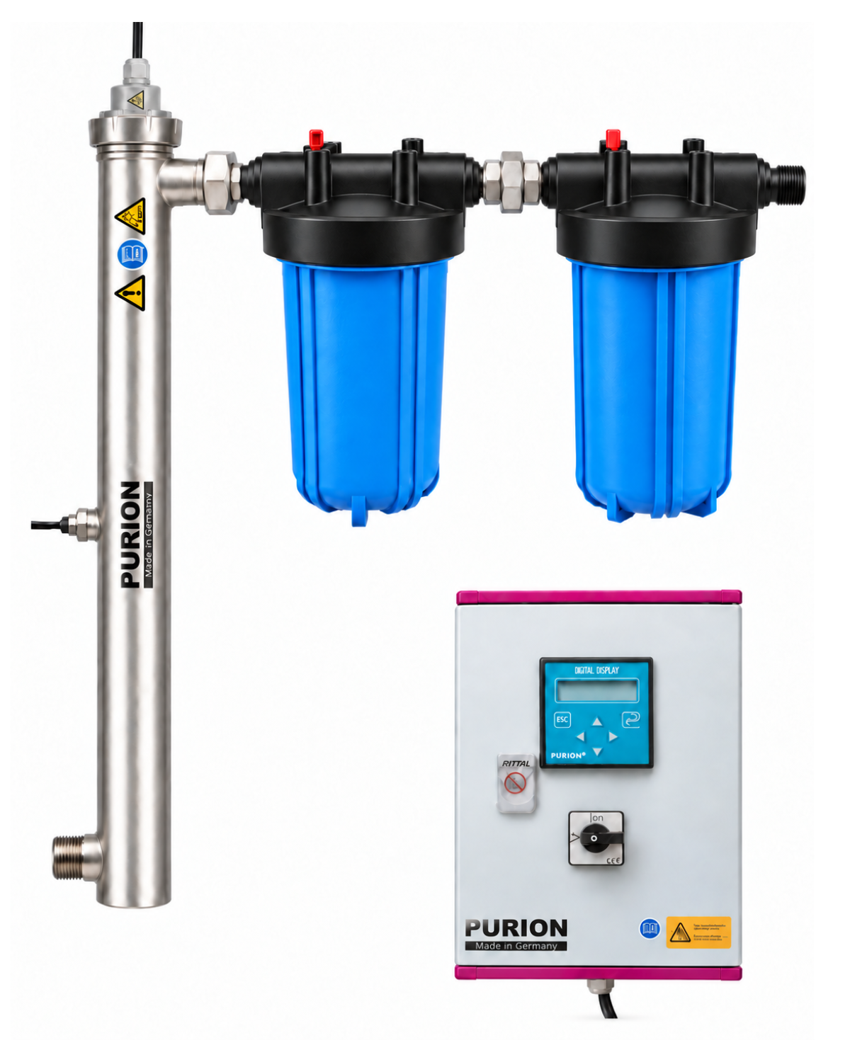 Das „PURION DVGW Zert. Starter“ der PURION GmbH ist eine UV-Wasseraufbereitungsanlage aus Edelstahl, die mit zwei blauen Filtergehäusen und einem digitalen Bedienfeld mit der Aufschrift „PURION“ ausgestattet ist und über einen leistungsstarken UVC-Reaktor zur effektiven Trinkwasserdesinfektion verfügt.